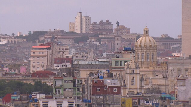 Vue sur les bâtiments et églises du centre-ville de La Havane.