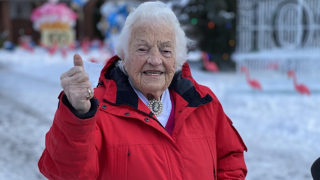 Hazel McCallion tout sourire le jour de ses 100 ans.