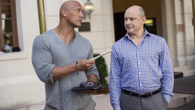 Dwayne Johnson et Rob Corddry dans la série de HBO « Ballers » Dwayne Johnson et Rob Corddry dans la série de HBO « Ballers »