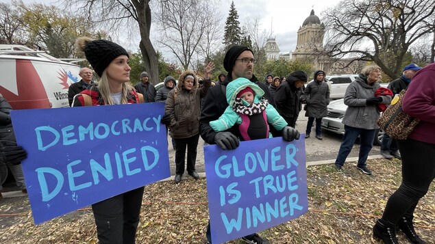 Des partisans de Shelly Glover rejettent le résultat de la course à la direction du PC