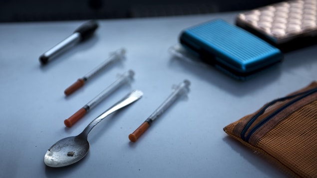 Objets servant à l'injection d'opioïdes.
