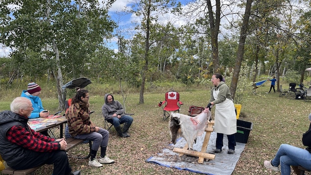Les traditions métisses se déploient lors d’un camp à Saint-Malo au Manitoba image
