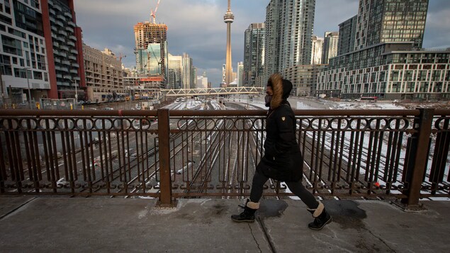 Température printanière, rafales, averses et grésil prévus à Toronto