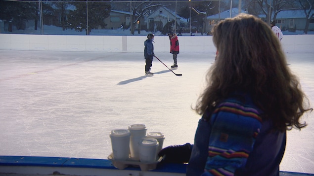 Une nouvelle ligue veut rendre le hockey plus accessible aux jeunes Edmontoniens
