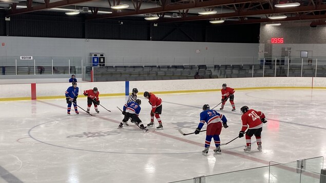 Du hockey pour favoriser la réussite scolaire