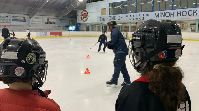 Muslim kids learned hockey during a 10-week program in Halifax. (Nicola Seguin/CBC)