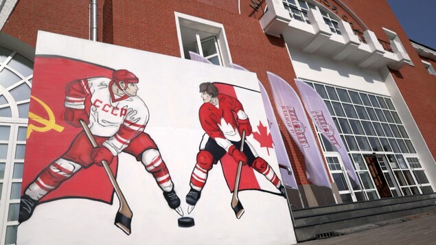 Une exposition commémorant la série du siècle a été inauguré au Musée du hockey à Moscou. Une exposition commémorant la série du siècle a été inauguré au Musée du hockey à Moscou.