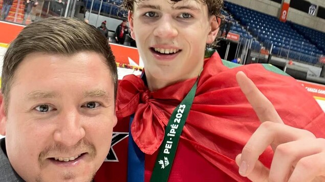 Deux membres de Wiikwemkoong aident l’Ontario à remporter l’or au hockey