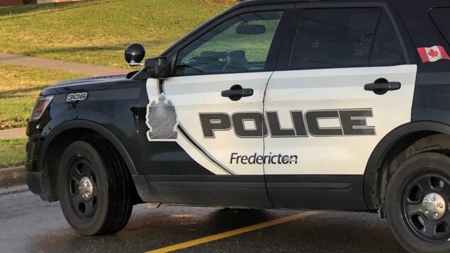 Une voiture de police de Fredericton.