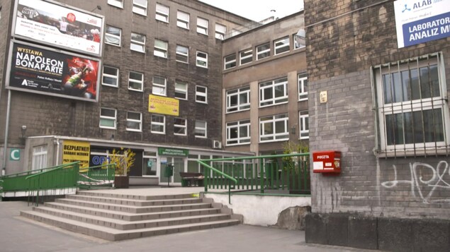 La façade de l'hôpital. La façade de l'hôpital.