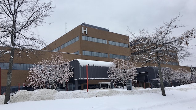 La façade de l'hôpital