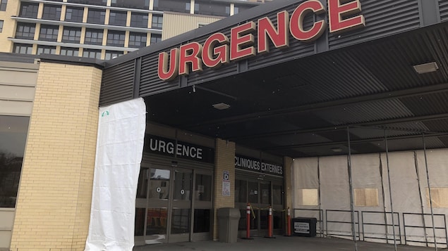 L'entrée de l'urgence de l'hôpital de Chicoutimi.