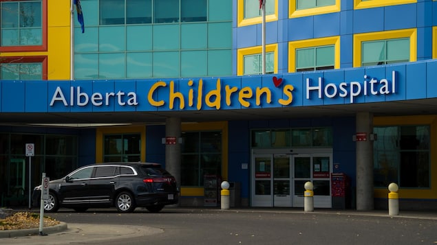 مدخل مستشفى ألبرتا للأطفال (ACH) في كالغاري.