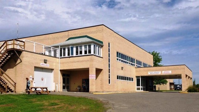 Hôpital de Grand-Sault. Vue sur l'entrée de l'urgence.