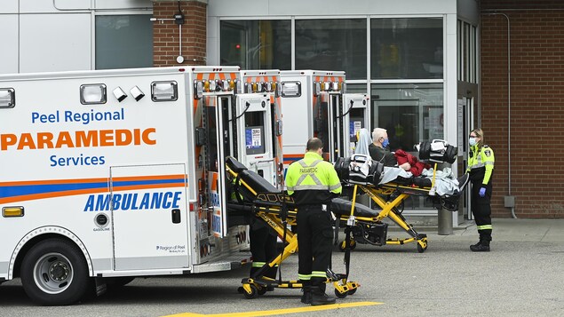 COVID-19 : presque 4000 hospitalisations en Ontario
