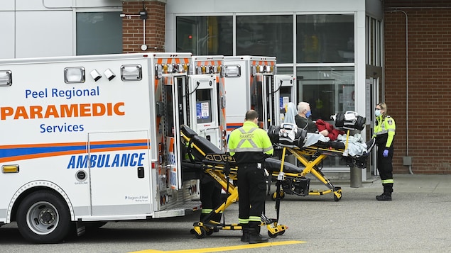 COVID-19 : presque 4000 hospitalisations en Ontario