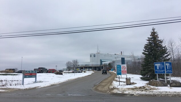Hôpital de Timmins et du District en hiver. Hôpital de Timmins et du District en hiver.