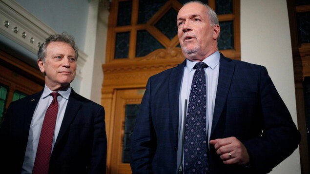 George Heyman, le ministre de l'Environnement et John Horgan, le premier ministre de la Colombie-Britannique 