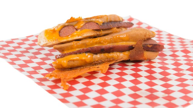 Hot dog au fromage. Hot dog au fromage.