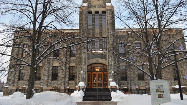 Une entente de principe avec les cols blancs de Saguenay