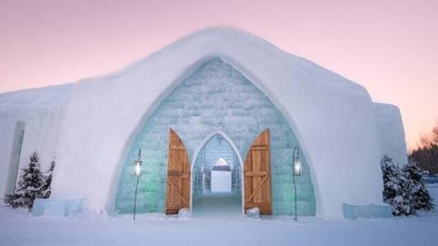 Un Hôtel de glace sous le thème du voyage