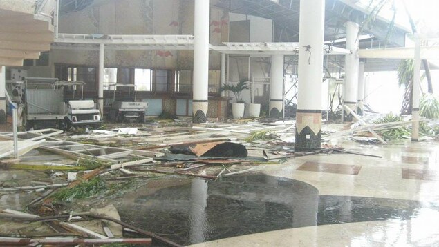 Le lobby de l'hôtel ravagé par l'ouragan Le lobby de l'hôtel ravagé par l'ouragan