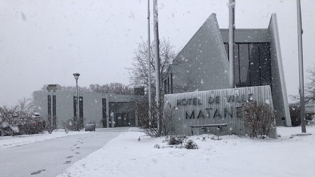 L'hôtel de ville de Matane en hiver.