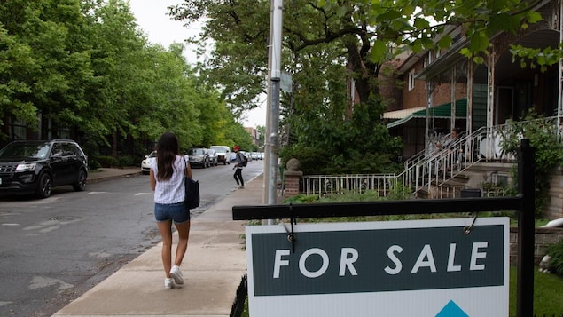 A home for sale in Toronto in June 2022. Average selling prices of homes in the Greater Toronto Area have fallen by 14 per cent since February. 