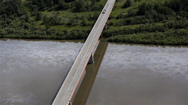 La fuite de pétrole de la compagnie Husky Energy dans la rivière Saskatchewan Nord La fuite de pétrole de la compagnie Husky Energy dans la rivière Saskatchewan Nord