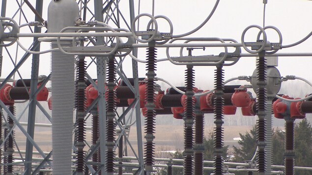 Équipements électriques à l’intérieur d'un poste de transformation. Équipements électriques à l’intérieur d'un poste de transformation.