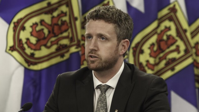 Iain Rankin en conférence de presse.