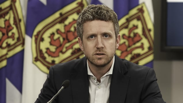 Le premier ministre de la Nouvelle-Écosse, Iain Rankin, lors d'un point de presse sur la COVID-19 le 4 mai 2021.