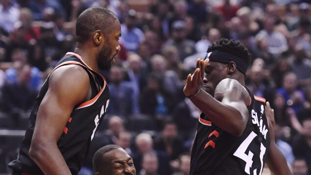 Serge Ibaka et Pascal Siakam, des Raptors de Toronto