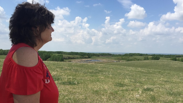 Une femme regarde le magnifique paysage. Une femme regarde le magnifique paysage.