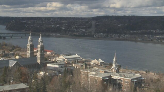 Une vue sur la ville de Saguenay