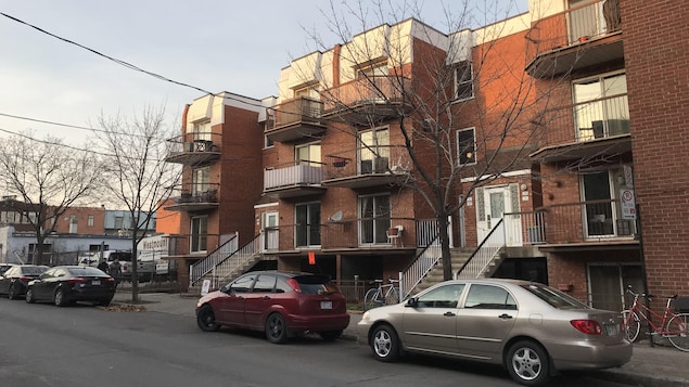 Ces deux immeubles, de 14 logements, de la rue Saint-Augustin ont été achetés 2,2 millions de dollars par Hillpark residentiel. Ces deux immeubles, de 14 logements, de la rue Saint-Augustin ont été achetés 2,2 millions de dollars par Hillpark residentiel.