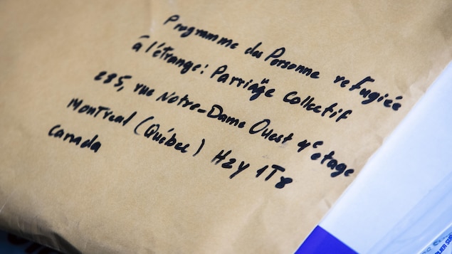 Une enveloppe destinée au ministère de l'Immigration