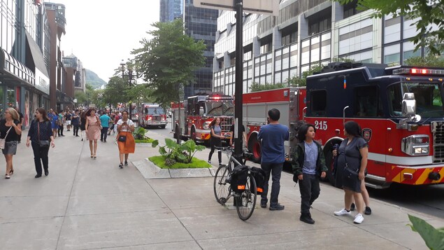 De nombreux pompiers sont venus prêter main-forte à leurs collègues du centre-ville, vendredi. De nombreux pompiers sont venus prêter main-forte à leurs collègues du centre-ville, vendredi.
