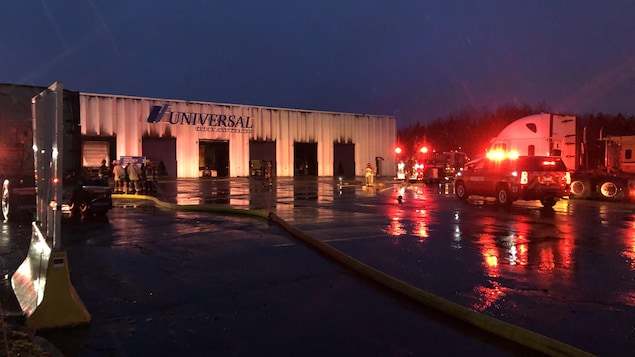 Un incendie dans une entreprise force la fermeture temporaire de la rue Champlain à Dieppe