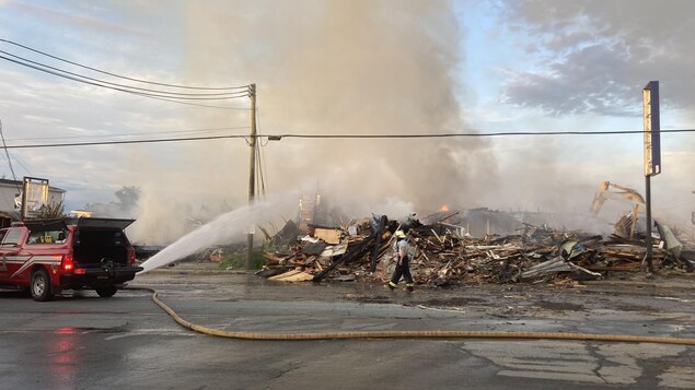 Un incendie ravage une quincaillerie et quatre logements à Palmarolle