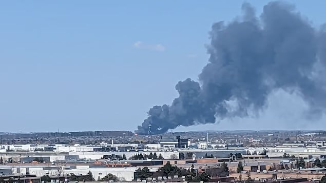 Un quartier de Vaughan évacué à cause d’un incendie majeur