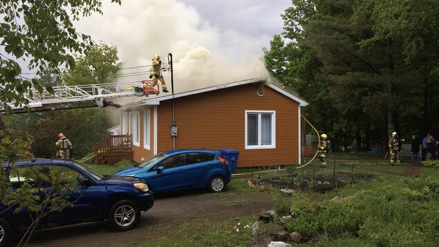 Lightning strikes two residences in Quebec