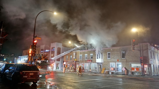 Un Mort Et Quatre Blesses Dans Un Incendie A Montreal Radio Canada Ca