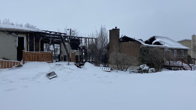 Deux résidences lourdement endommagées par un incendie à Alma