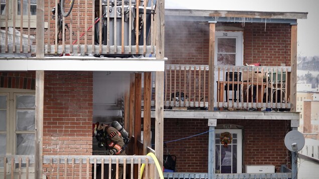 Quatre familles à la rue après un incendie à Sherbrooke