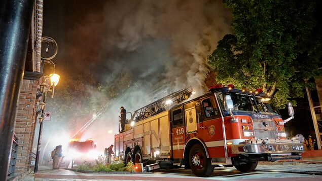 Un Incendie Cause De Lourds Dommages À Un Édifice Vacant Dans Ville-Marie |  Radio-Canada.ca