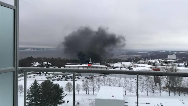 La fumée était visible à plusieurs mètres à la ronde.