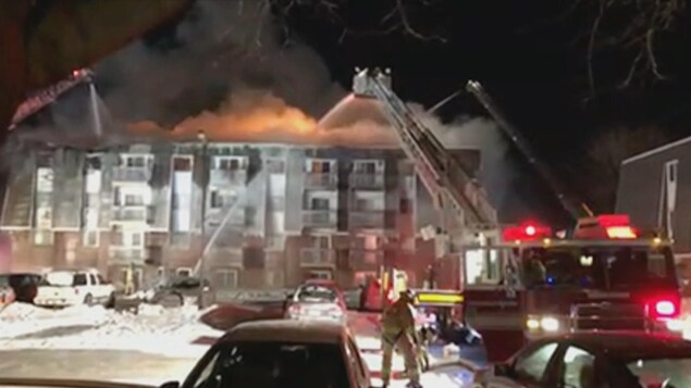 Incendie majeur dans un complexe résidentiel à Saint-Jean-sur-Richelieu