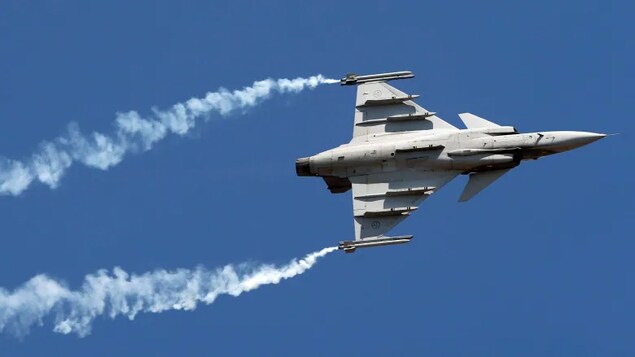 Gripen, a Swedish fighter aircraft, performs on the second day of Aero India 2017 at Yelahanka air base in Bangalore, India, in February 2017. Saab, based in Stockholm, offered the latest version of the aircraft as part of its pitch to sell Canada a new fleet of fighter jets. 
