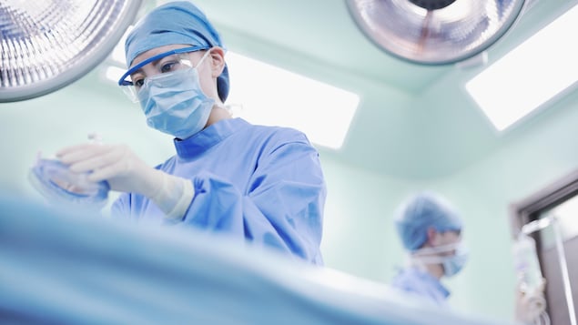 Les chirurgies en attente depuis plus d’un an ont triplé depuis août 2020